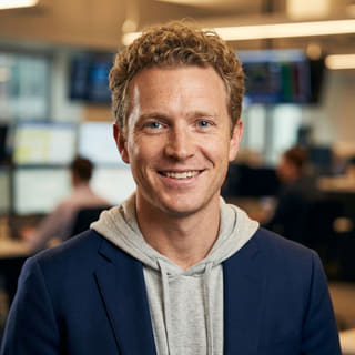 Ryan Brooks, présenté comme analyste principal en trading chez Loyal Termévane, sur une image de profil